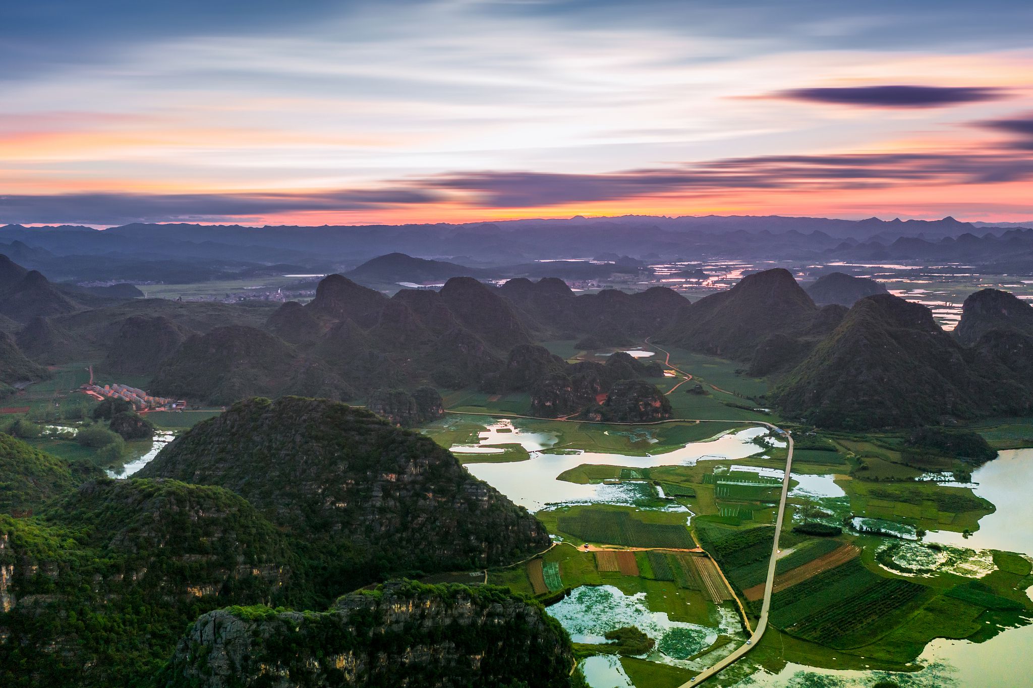 赶紧给我冲鸭!  day1:下午三点刚出头就到了普者黑站!