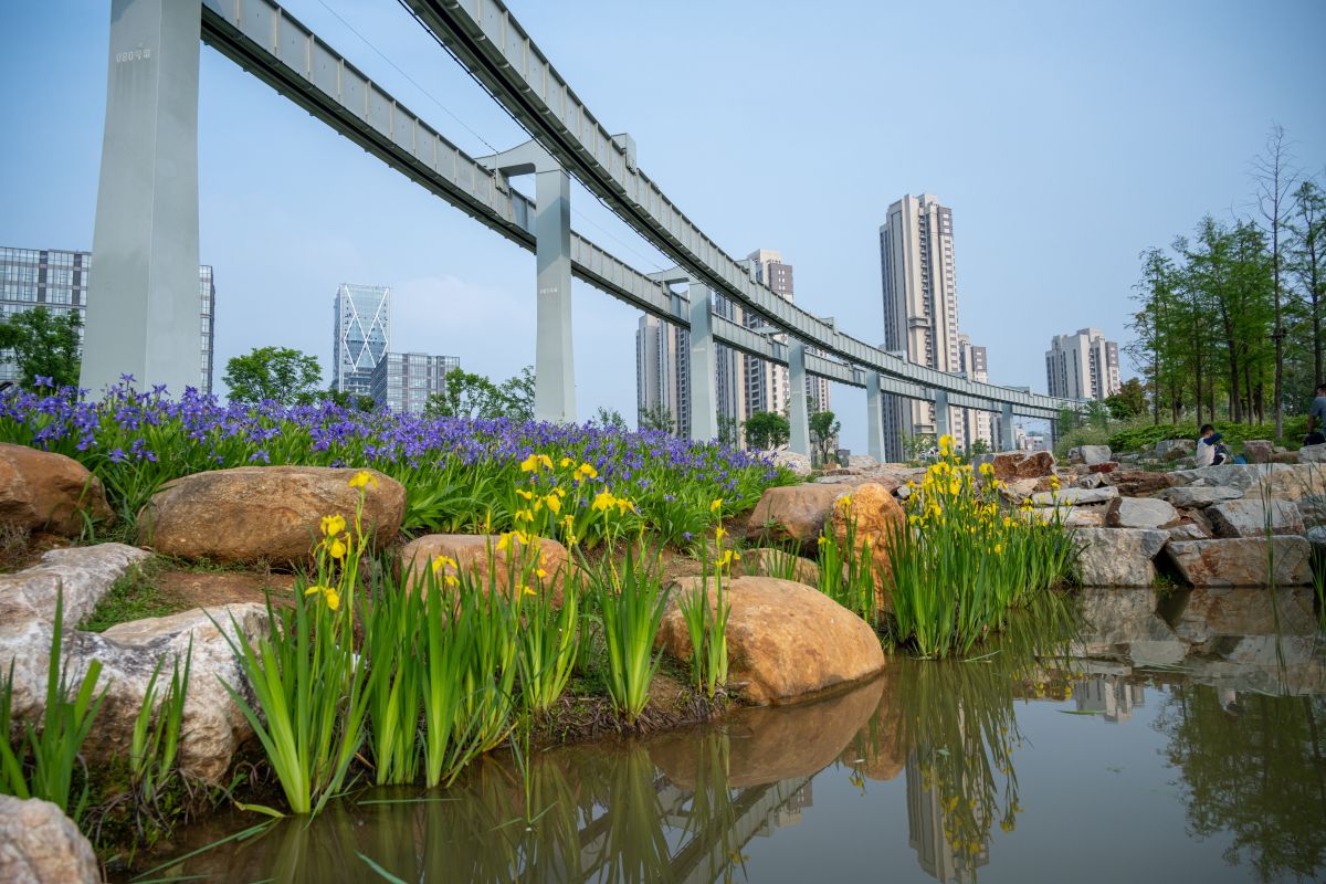 1 **重庆佛图关公园** 长江一路鹅颈巷8