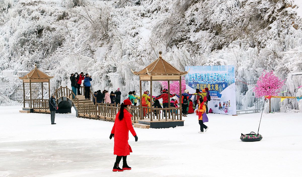 卢崖瀑布滑雪场图片