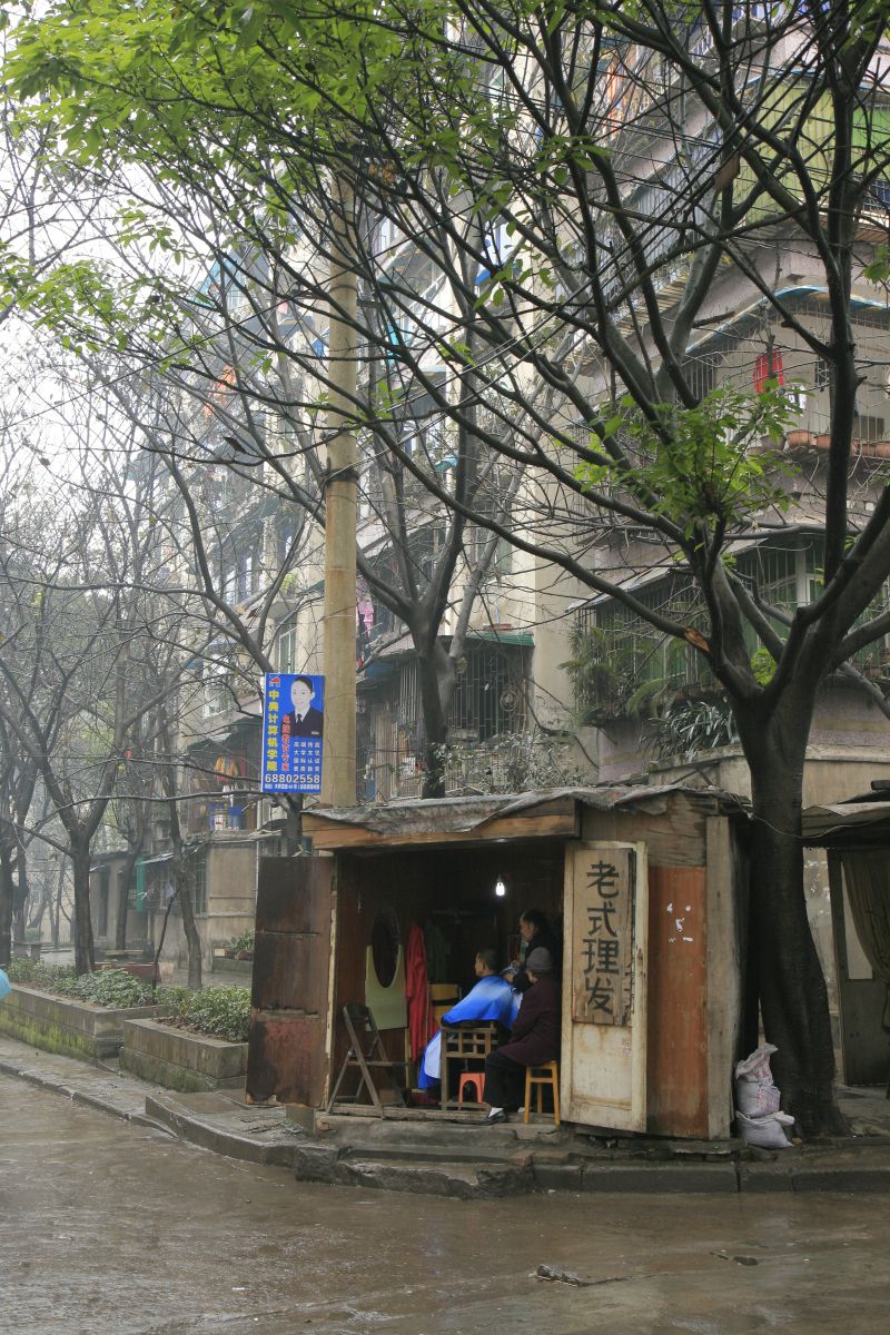 重庆的弹子石老街简直是个宝藏地,特别是夜晚的它,美得让人窒息!