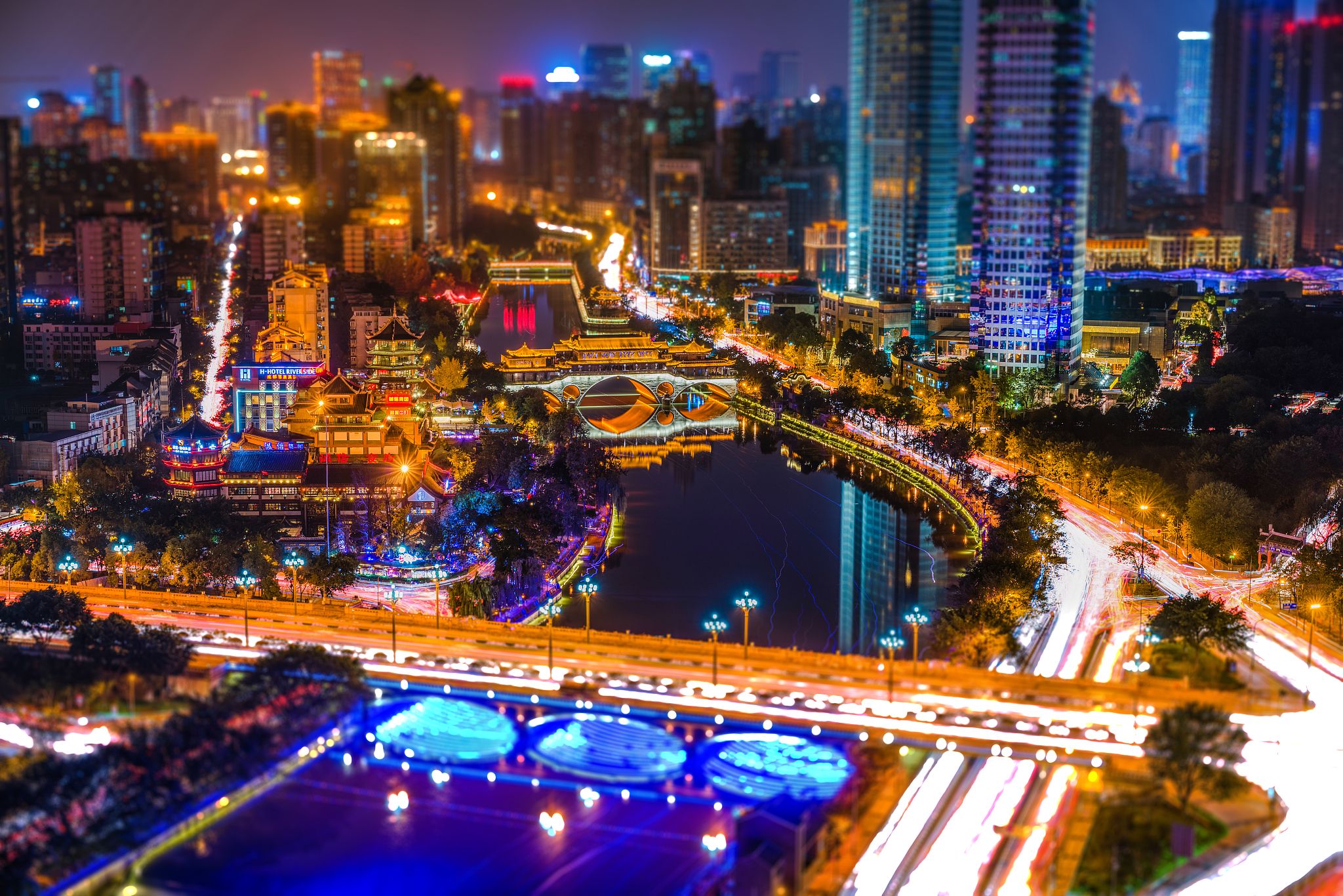 然后直奔春熙里吃火锅,那个味道,简直好用成都人民公园夜景成都有玩的